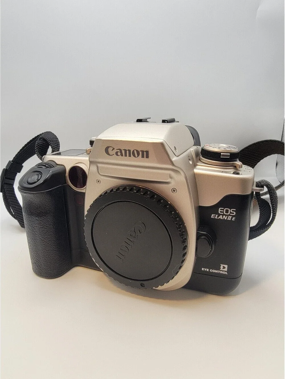 Canon EOS ELAN II E 35mm SLR Film Camera Body, Eye Control Auto Focus NO LENS